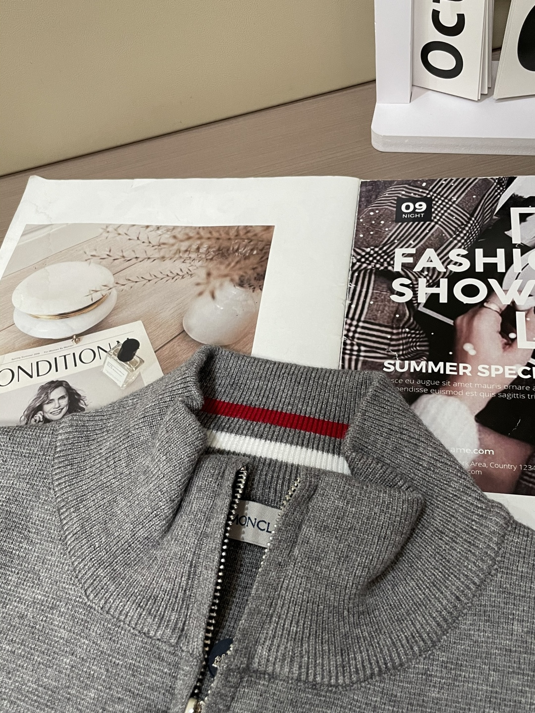 蒙口 新款针织毛衣！经典永不过时！外观简洁干净，秋日可以单穿，深冬最为内搭！定制进口高支数羊毛混纺面料，