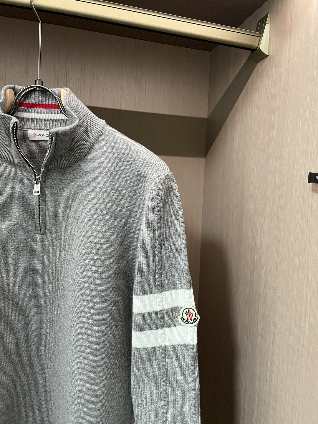 蒙口 新款针织毛衣！经典永不过时！外观简洁干净，秋日可以单穿，深冬最为内搭！定制进口高支数羊毛混纺面料，