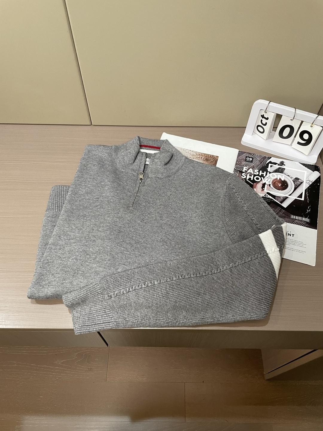 蒙口 新款针织毛衣！经典永不过时！外观简洁干净，秋日可以单穿，深冬最为内搭！定制进口高支数羊毛混纺面料，