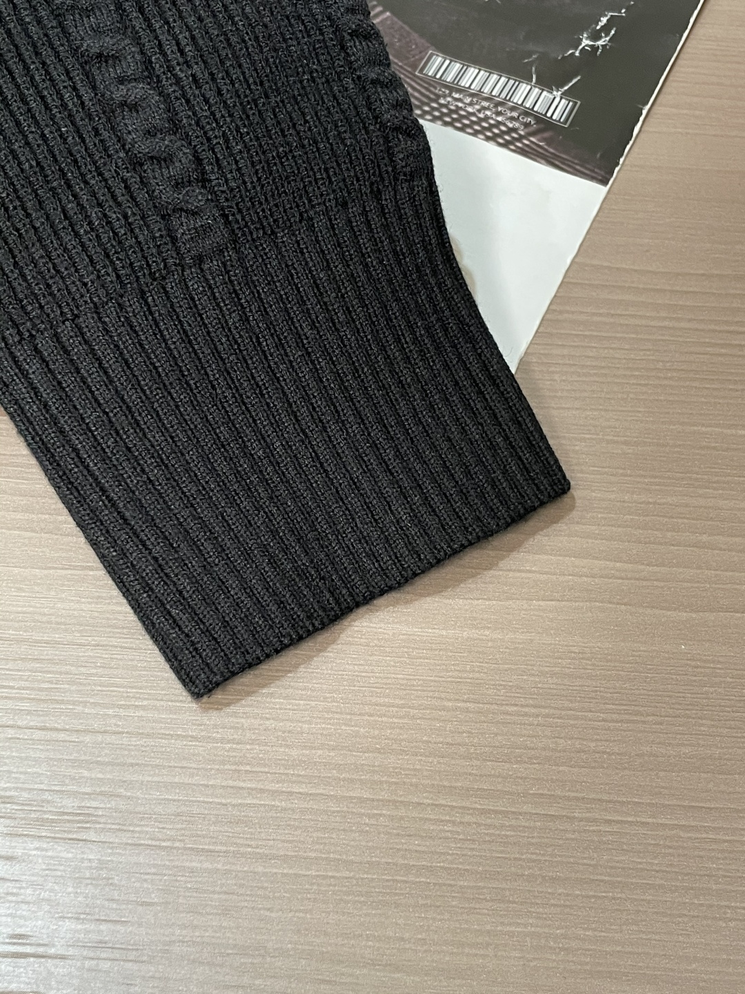 蒙口 新款针织毛衣！经典永不过时！外观简洁干净，秋日可以单穿，深冬最为内搭！定制进口高支数羊毛混纺面料，