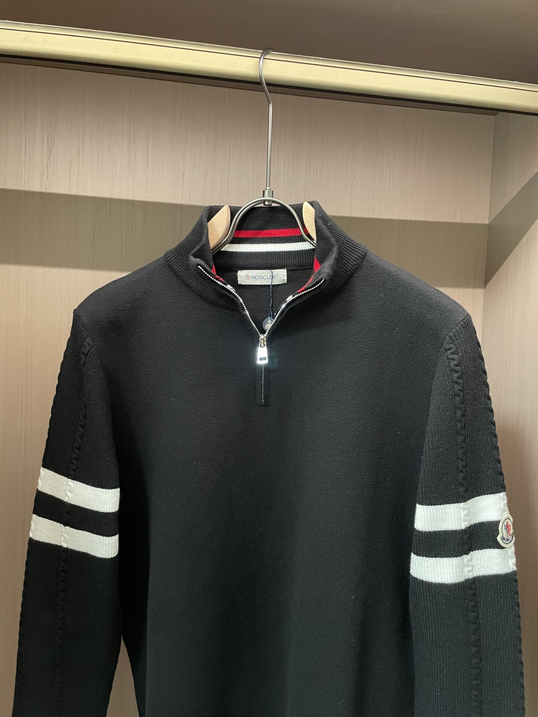 蒙口 新款针织毛衣！经典永不过时！外观简洁干净，秋日可以单穿，深冬最为内搭！定制进口高支数羊毛混纺面料，