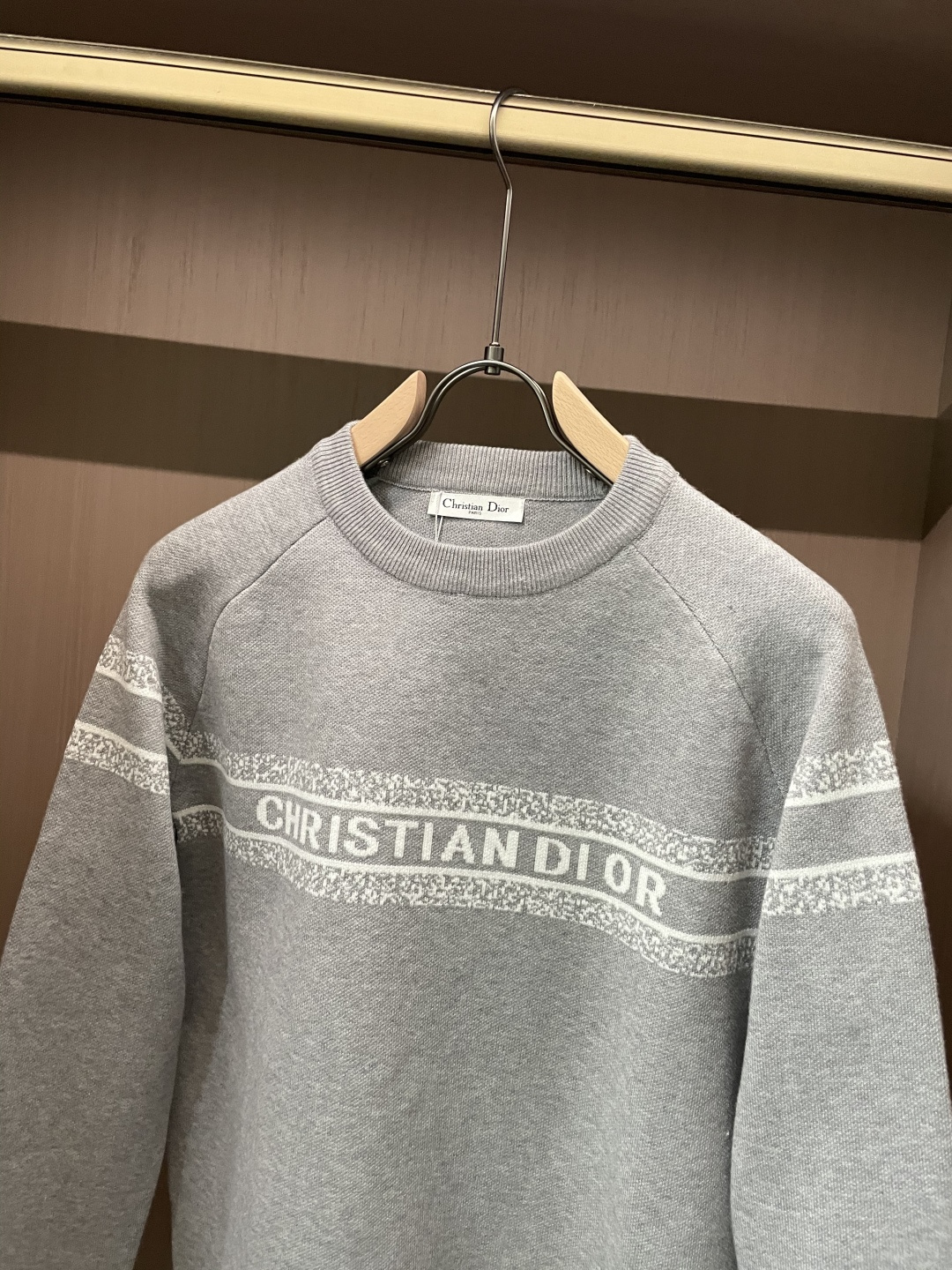 Dior 重磅推荐！2025aw秋冬新款 专柜同步 时尚经典针织衫 秋冬必备款 采用针织衫加厚毛衣，精致