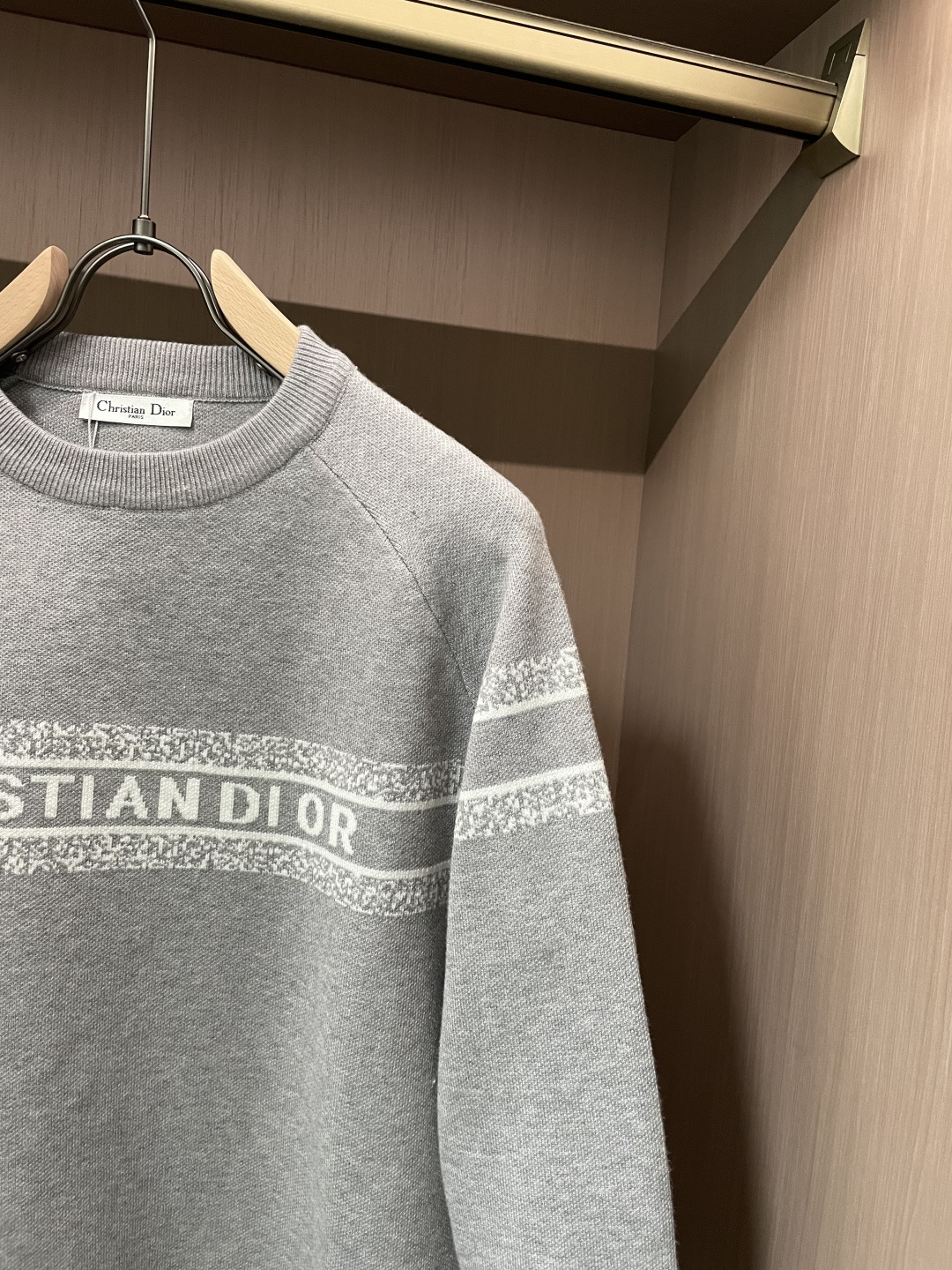 Dior 重磅推荐！2025aw秋冬新款 专柜同步 时尚经典针织衫 秋冬必备款 采用针织衫加厚毛衣，精致