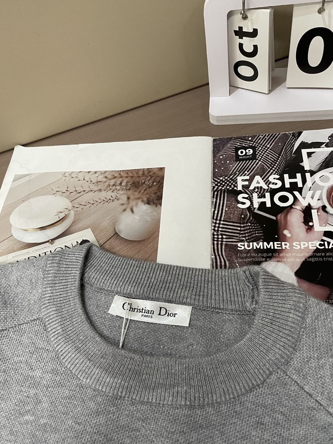 Dior 重磅推荐！2025aw秋冬新款 专柜同步 时尚经典针织衫 秋冬必备款 采用针织衫加厚毛衣，精致