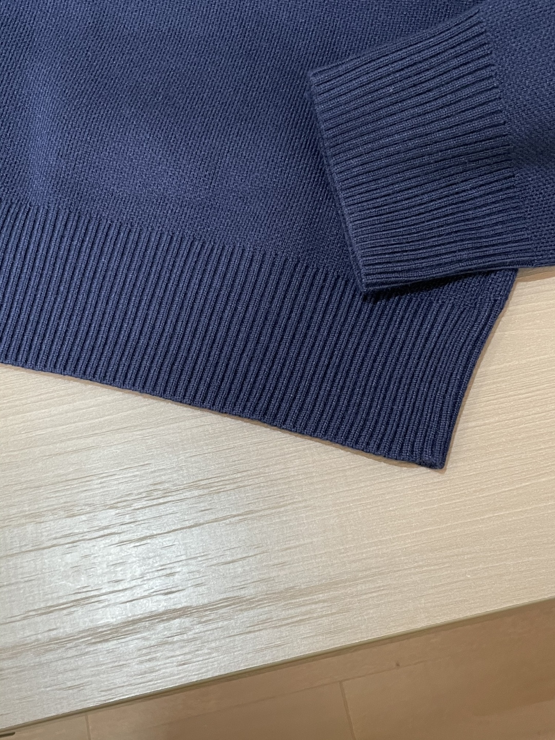 Dior 重磅推荐！2025aw秋冬新款 专柜同步 时尚经典针织衫 秋冬必备款 采用针织衫加厚毛衣，精致