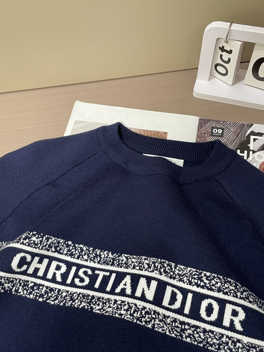 Dior 重磅推荐！2025aw秋冬新款 专柜同步 时尚经典针织衫 秋冬必备款 采用针织衫加厚毛衣，精致