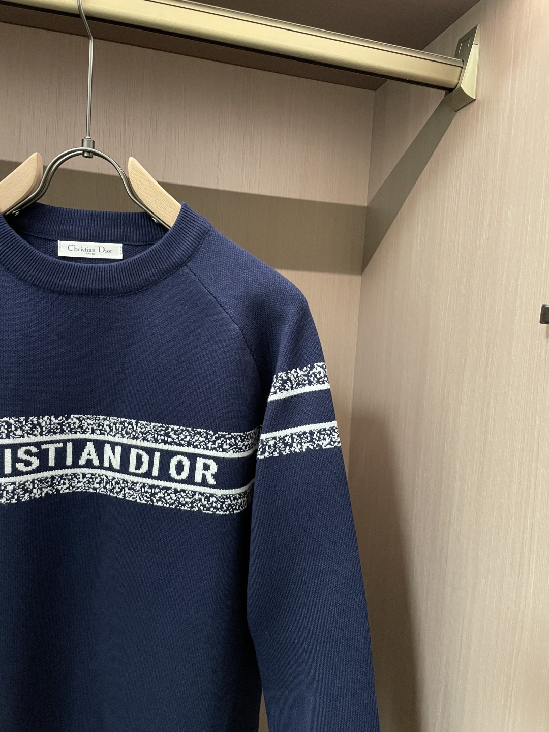 Dior 重磅推荐！2025aw秋冬新款 专柜同步 时尚经典针织衫 秋冬必备款 采用针织衫加厚毛衣，精致