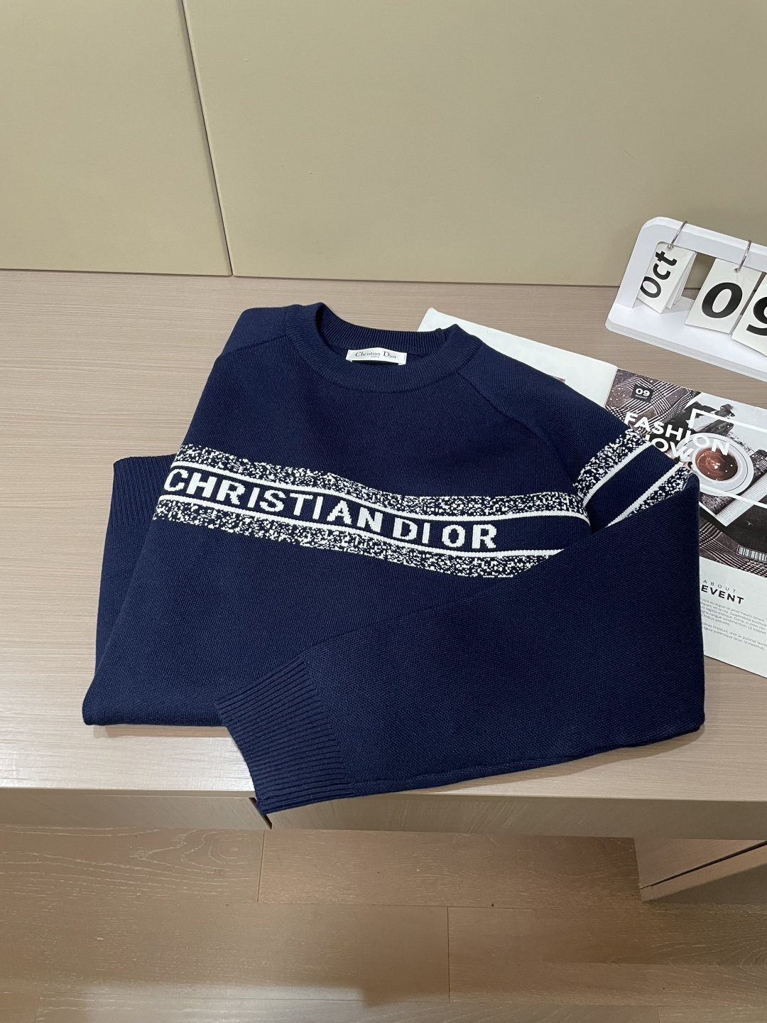 Dior 重磅推荐！2025aw秋冬新款 专柜同步 时尚经典针织衫 秋冬必备款 采用针织衫加厚毛衣，精致