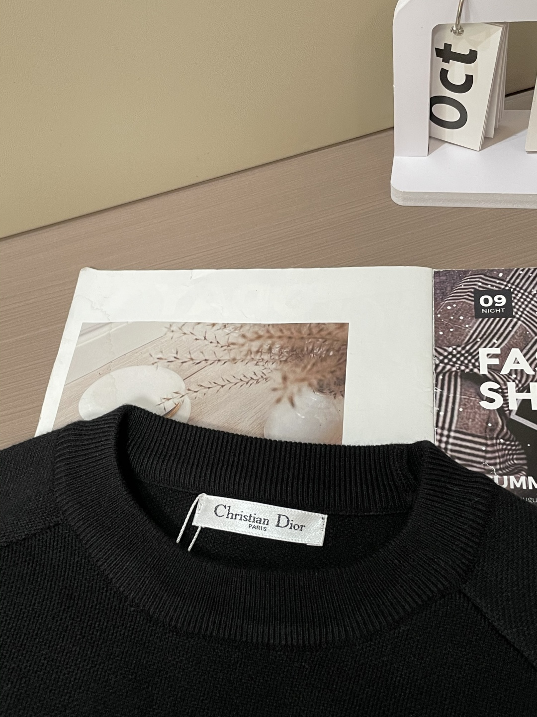 Dior 重磅推荐！2025aw秋冬新款 专柜同步 时尚经典针织衫 秋冬必备款 采用针织衫加厚毛衣，精致