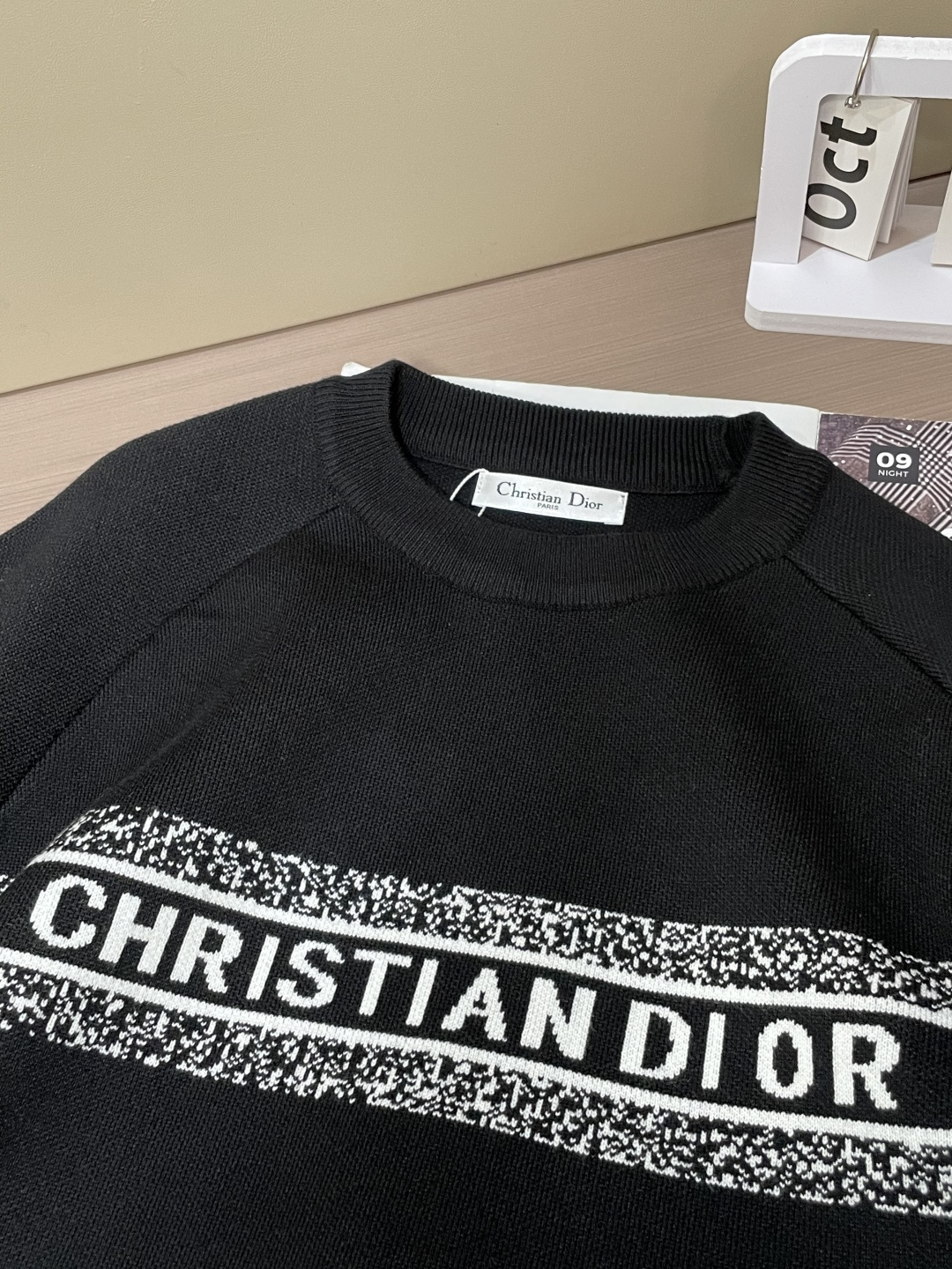 Dior 重磅推荐！2025aw秋冬新款 专柜同步 时尚经典针织衫 秋冬必备款 采用针织衫加厚毛衣，精致