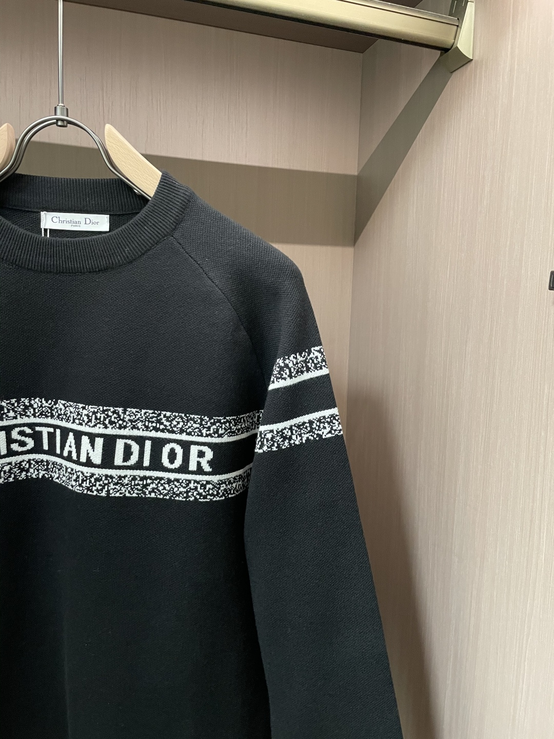 Dior 重磅推荐！2025aw秋冬新款 专柜同步 时尚经典针织衫 秋冬必备款 采用针织衫加厚毛衣，精致