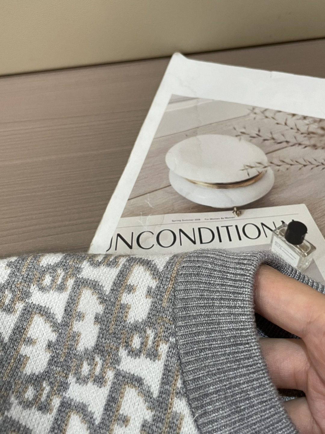 Dior 重磅推荐！2025aw秋冬新款 专柜同步 时尚经典针织衫 秋冬必备款 采用针织衫加厚毛衣，精致