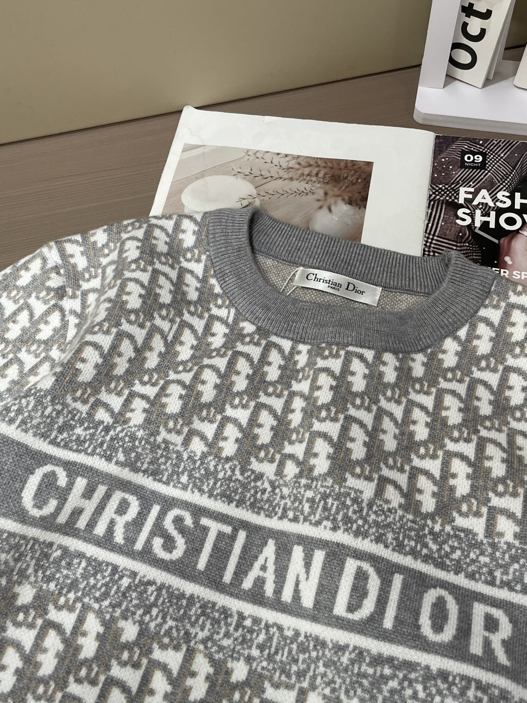 Dior 重磅推荐！2025aw秋冬新款 专柜同步 时尚经典针织衫 秋冬必备款 采用针织衫加厚毛衣，精致