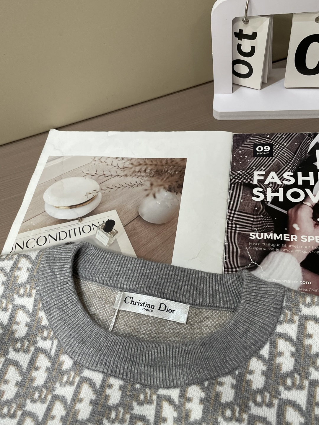 Dior 重磅推荐！2025aw秋冬新款 专柜同步 时尚经典针织衫 秋冬必备款 采用针织衫加厚毛衣，精致