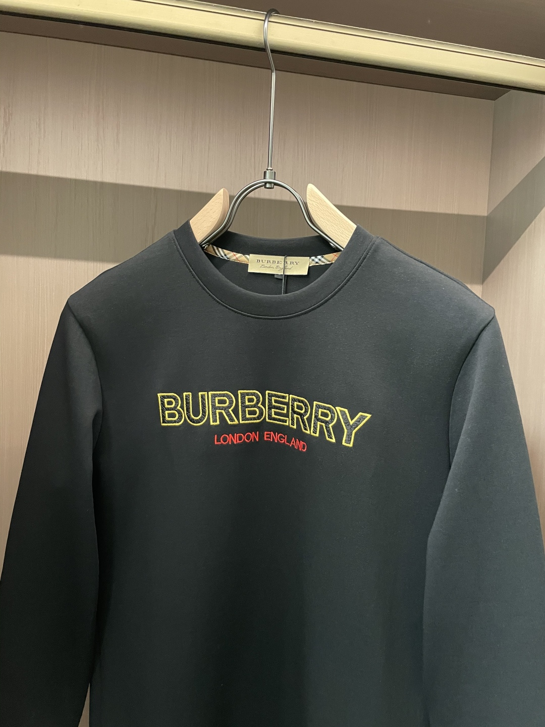 Bur 圆领套头卫衣；经典套头男女同款，简约大气系列单品，低调奢华大气百搭款！卫衣选用客供100%高克重