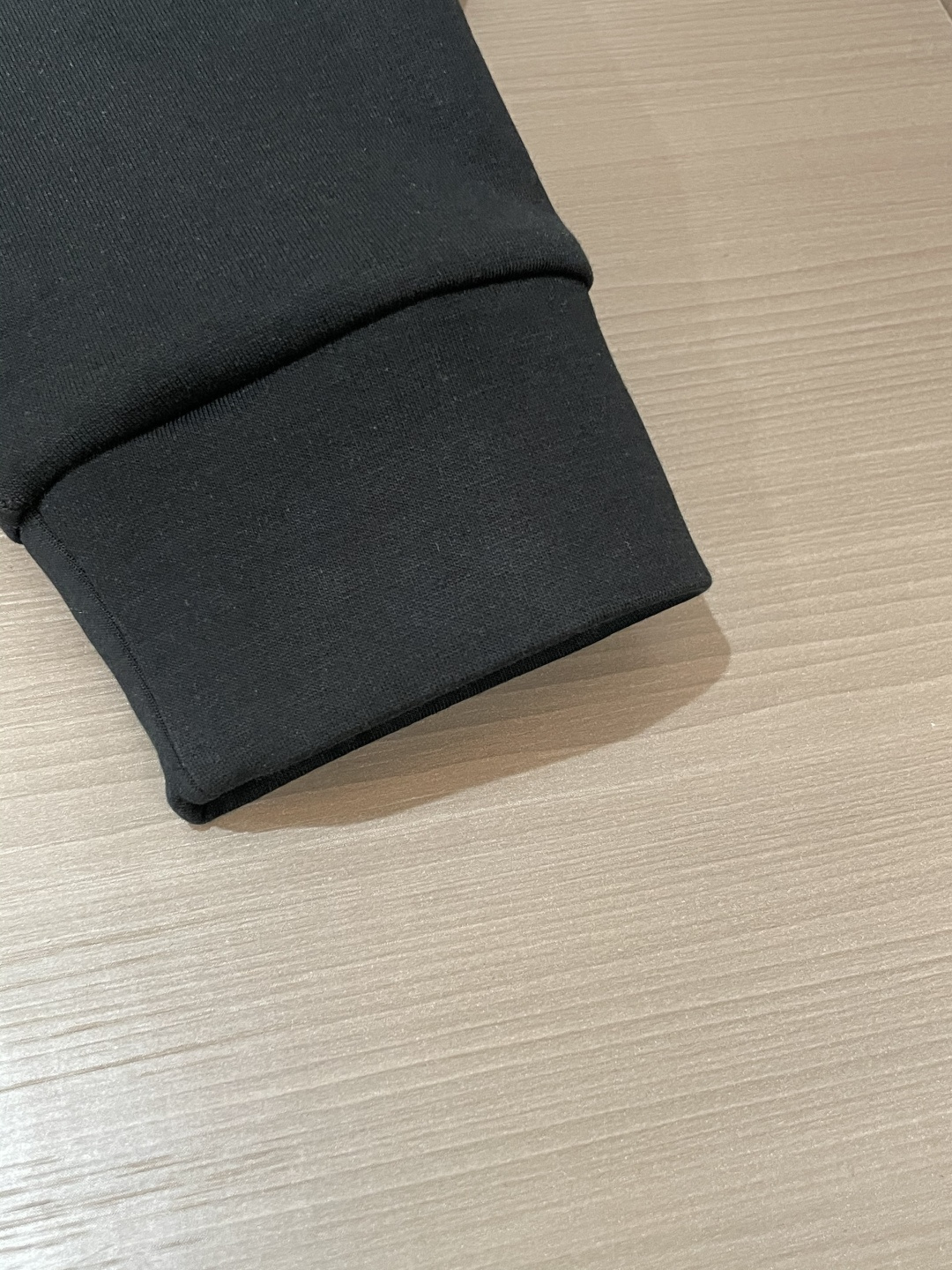 Bur 圆领套头卫衣；经典套头男女同款，简约大气系列单品，低调奢华大气百搭款！卫衣选用客供100%高克重