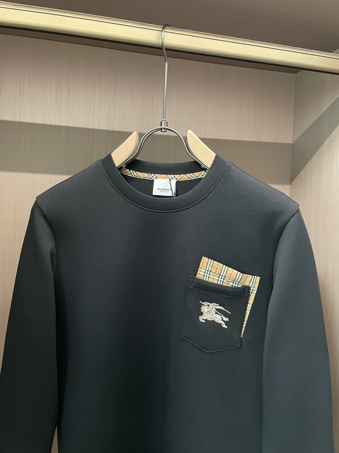 Bur 圆领套头卫衣；经典套头男女同款，简约大气系列单品，低调奢华大气百搭款！卫衣选用客供100%高克重