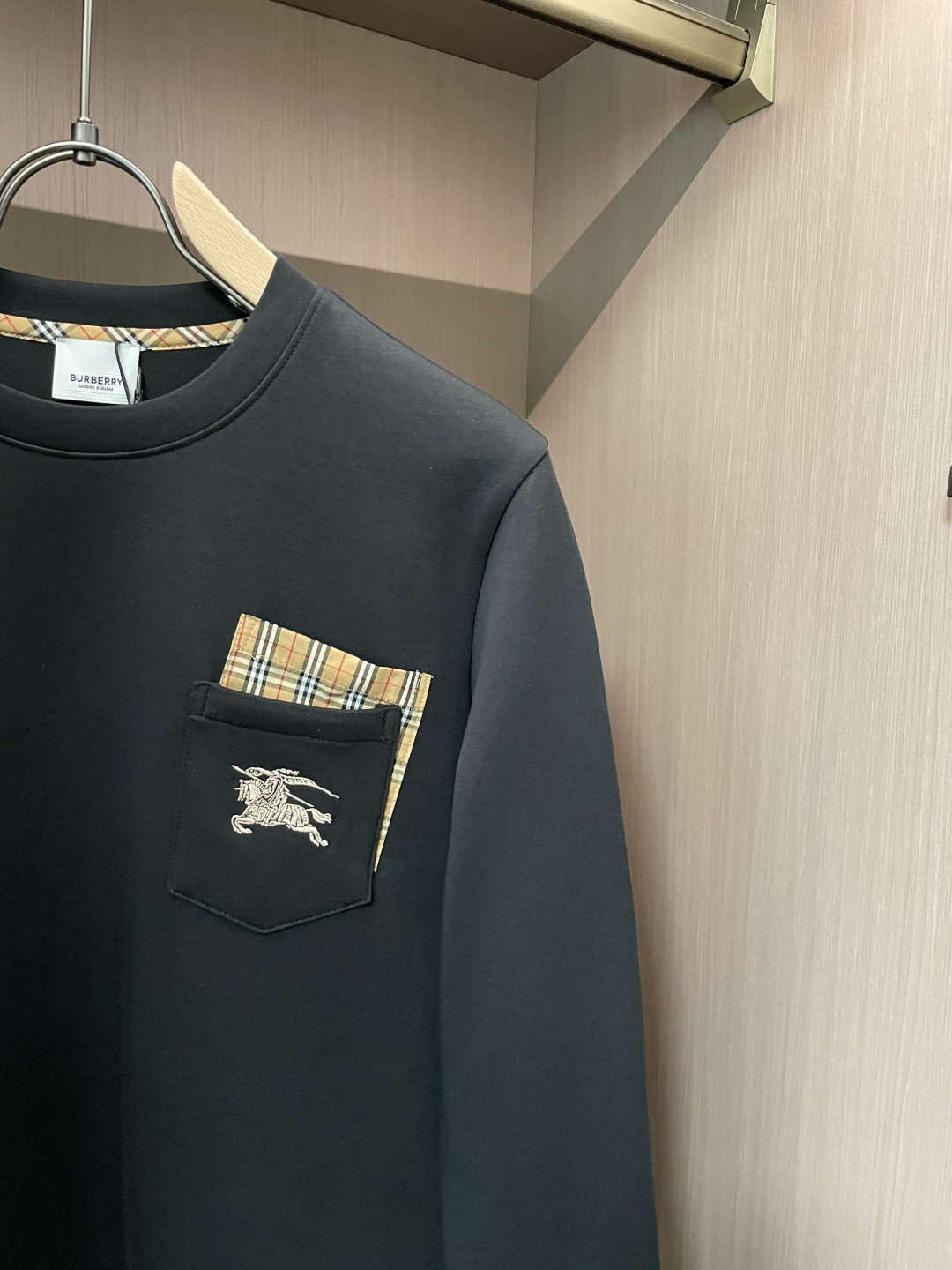 Bur 圆领套头卫衣；经典套头男女同款，简约大气系列单品，低调奢华大气百搭款！卫衣选用客供100%高克重