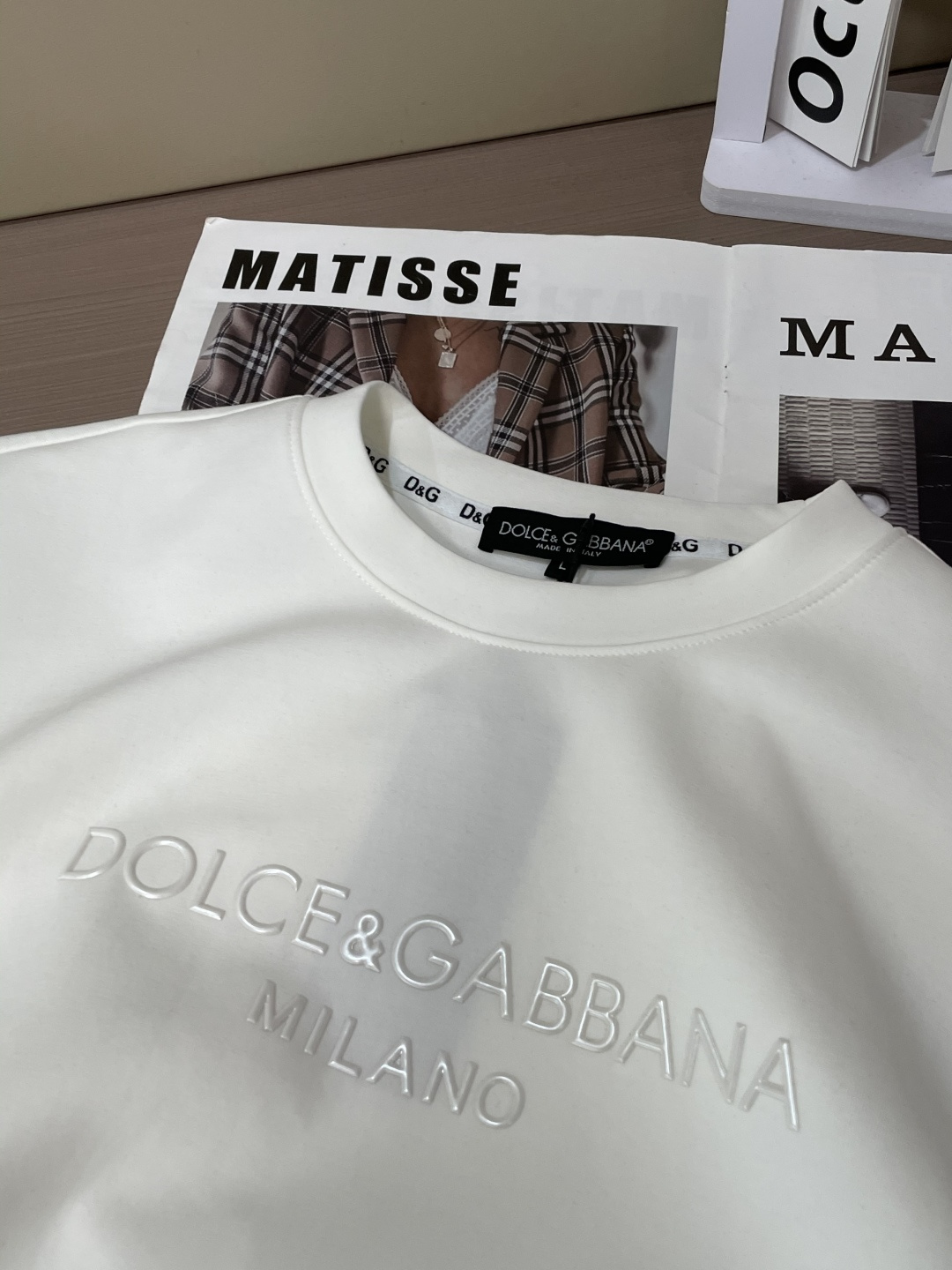 DG 圆领套头卫衣；经典套头男女同款，简约大气系列单品，低调奢华大气百搭款！卫衣选用客供100%高克重棉