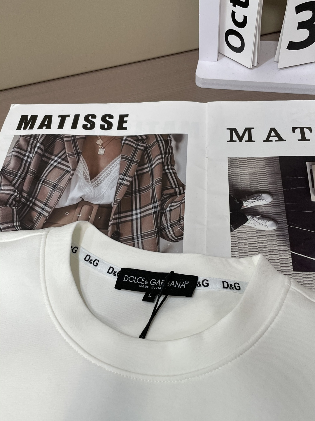 DG 圆领套头卫衣；经典套头男女同款，简约大气系列单品，低调奢华大气百搭款！卫衣选用客供100%高克重棉