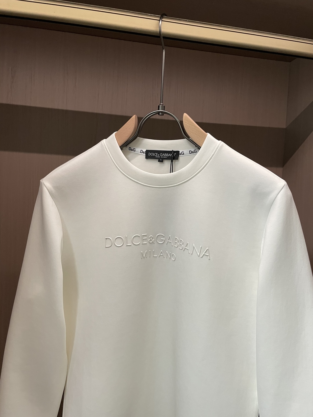 DG 圆领套头卫衣；经典套头男女同款，简约大气系列单品，低调奢华大气百搭款！卫衣选用客供100%高克重棉