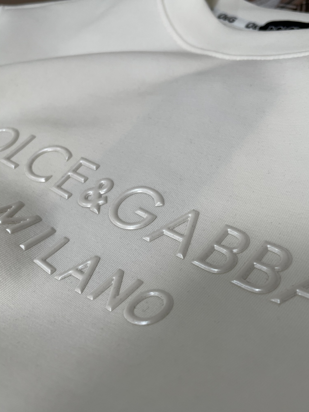 DG 圆领套头卫衣；经典套头男女同款，简约大气系列单品，低调奢华大气百搭款！卫衣选用客供100%高克重棉