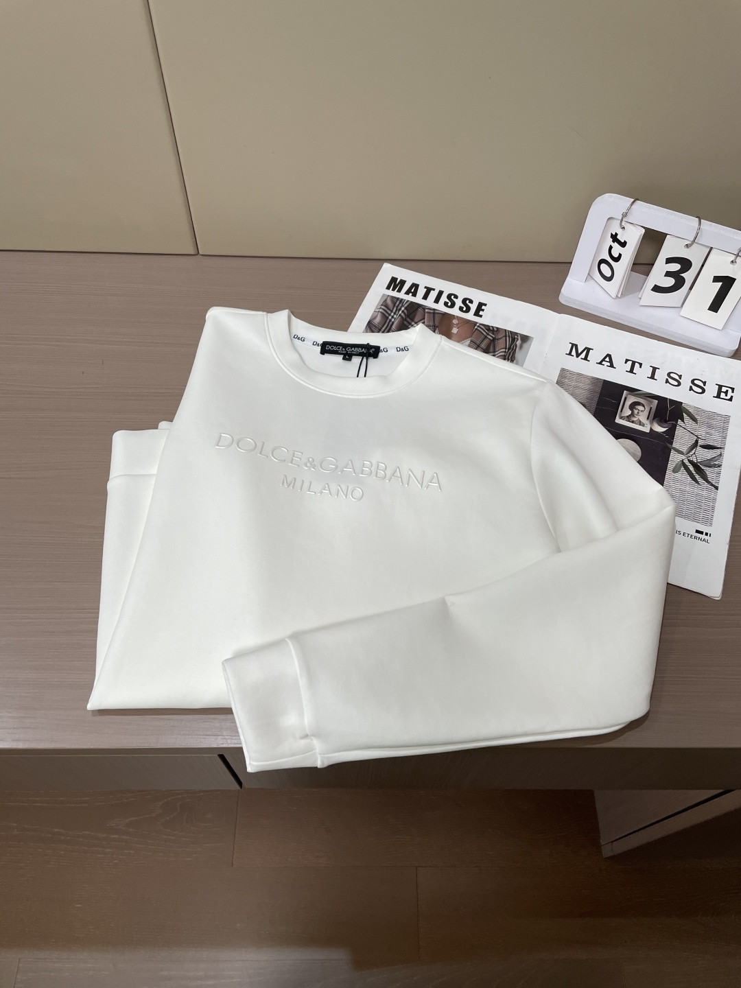 DG 圆领套头卫衣；经典套头男女同款，简约大气系列单品，低调奢华大气百搭款！卫衣选用客供100%高克重棉