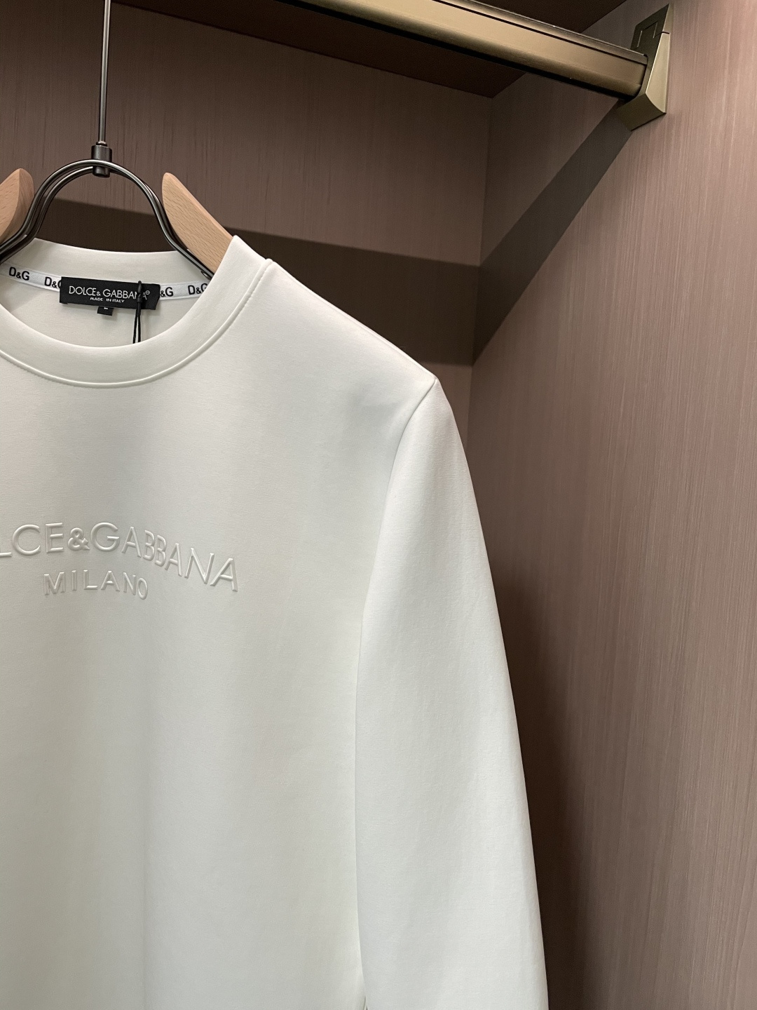 DG 圆领套头卫衣；经典套头男女同款，简约大气系列单品，低调奢华大气百搭款！卫衣选用客供100%高克重棉