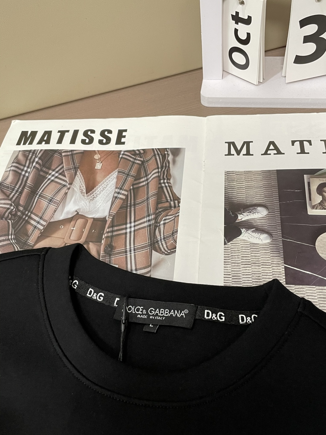 DG 圆领套头卫衣；经典套头男女同款，简约大气系列单品，低调奢华大气百搭款！卫衣选用客供100%高克重棉