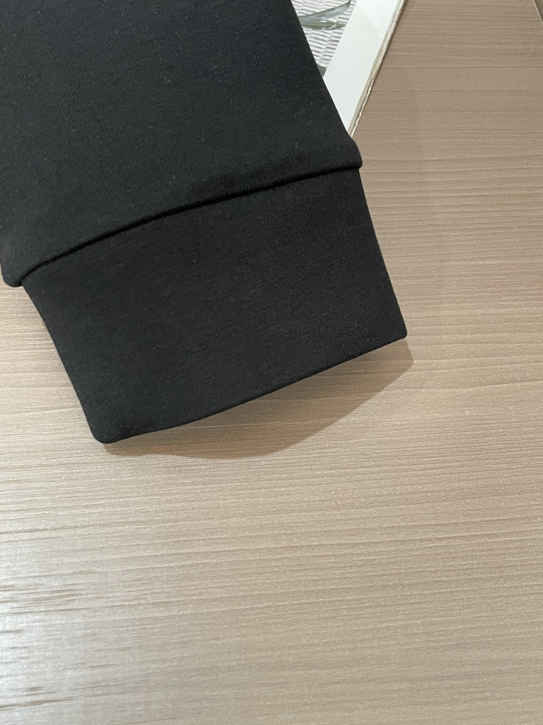 DG 圆领套头卫衣；经典套头男女同款，简约大气系列单品，低调奢华大气百搭款！卫衣选用客供100%高克重棉