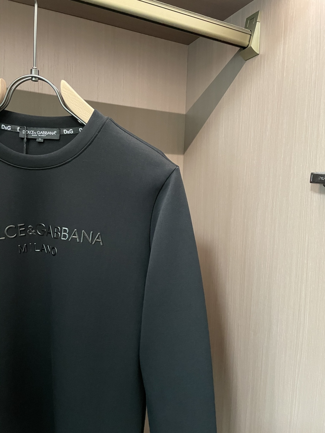 DG 圆领套头卫衣；经典套头男女同款，简约大气系列单品，低调奢华大气百搭款！卫衣选用客供100%高克重棉