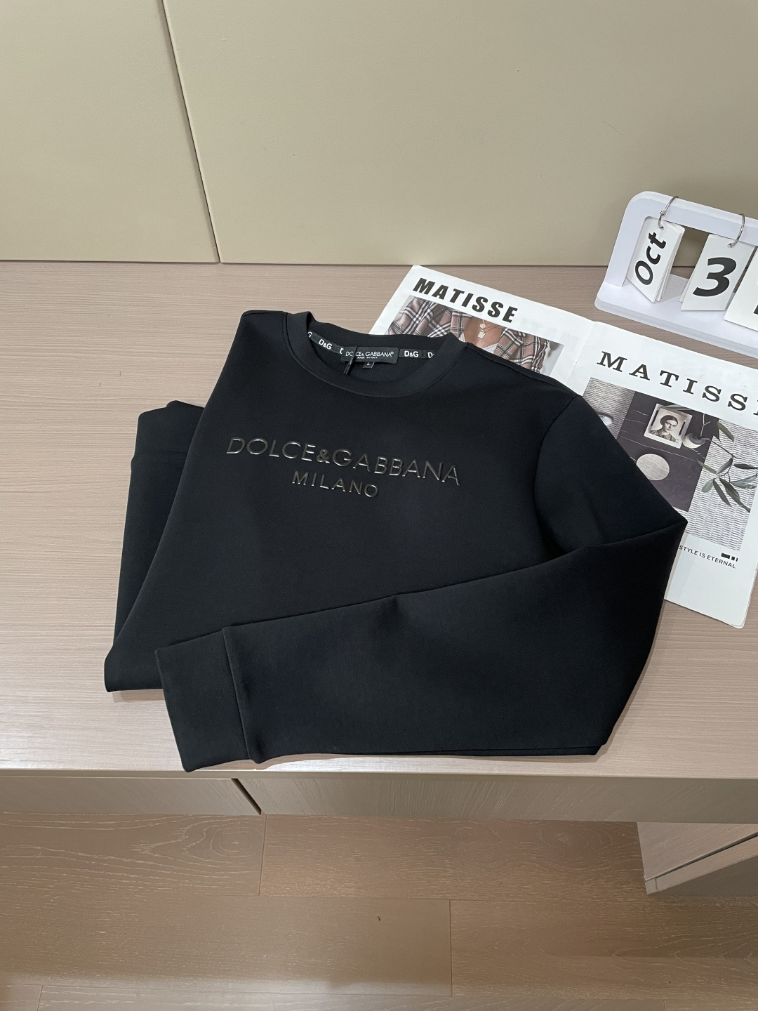 DG 圆领套头卫衣；经典套头男女同款，简约大气系列单品，低调奢华大气百搭款！卫衣选用客供100%高克重棉