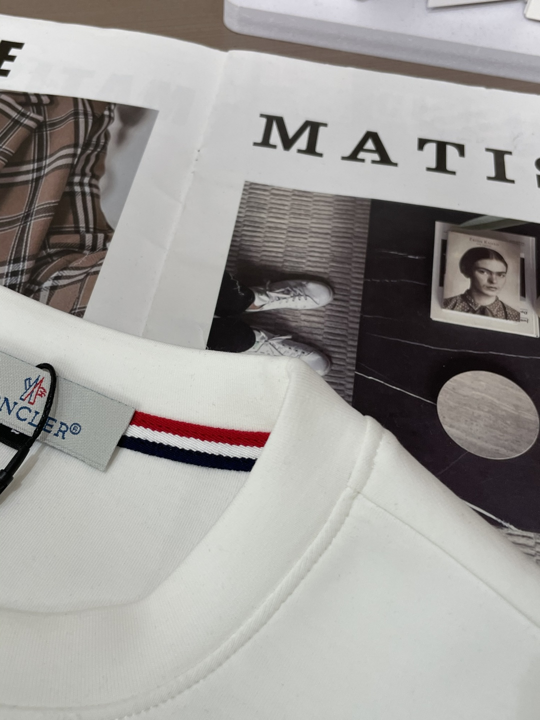 蒙口 圆领套头卫衣；经典套头男女同款，简约大气系列单品，低调奢华大气百搭款！卫衣选用客供100%高克重棉