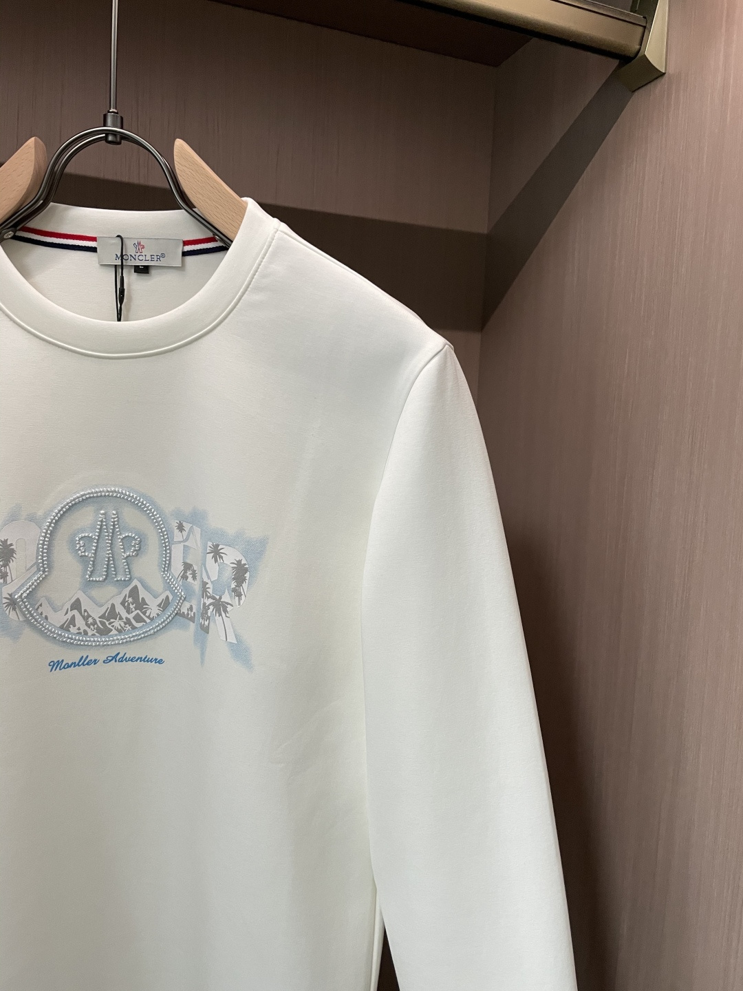 蒙口 圆领套头卫衣；经典套头男女同款，简约大气系列单品，低调奢华大气百搭款！卫衣选用客供100%高克重棉