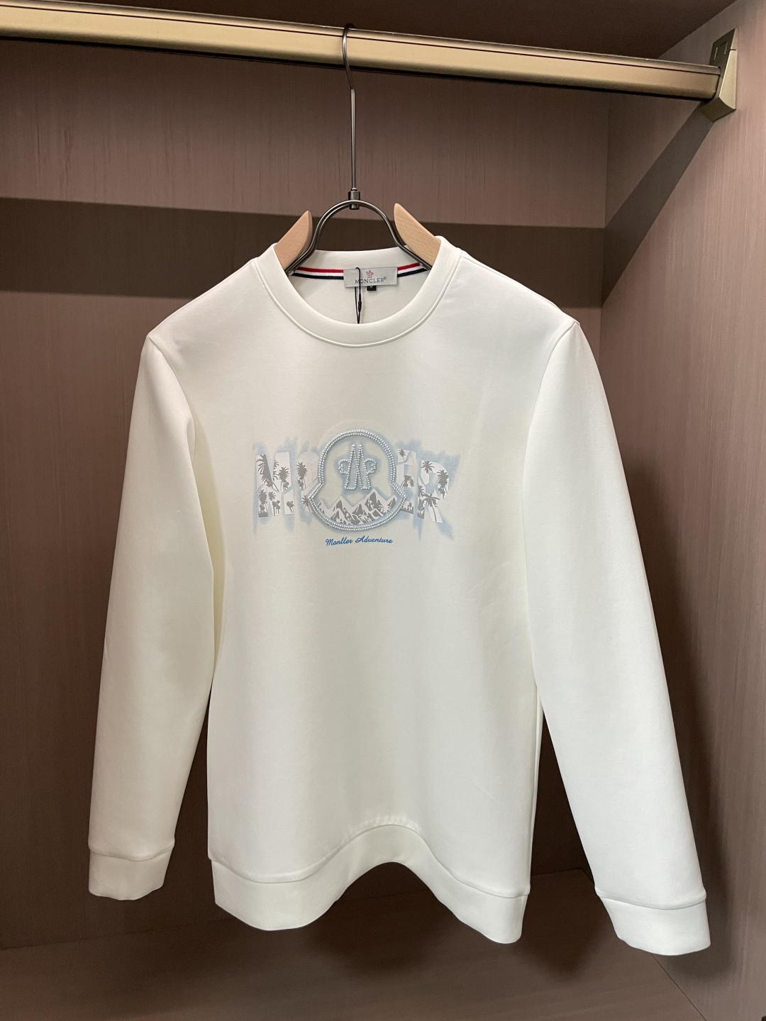 蒙口 圆领套头卫衣；经典套头男女同款，简约大气系列单品，低调奢华大气百搭款！卫衣选用客供100%高克重棉