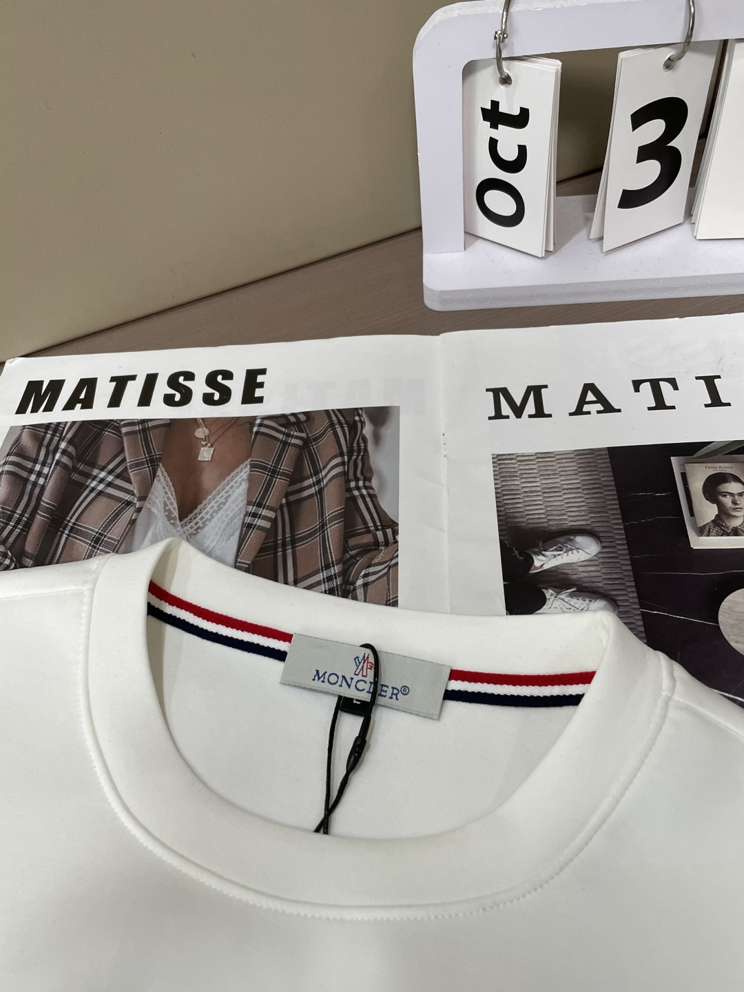 蒙口 圆领套头卫衣；经典套头男女同款，简约大气系列单品，低调奢华大气百搭款！卫衣选用客供100%高克重棉