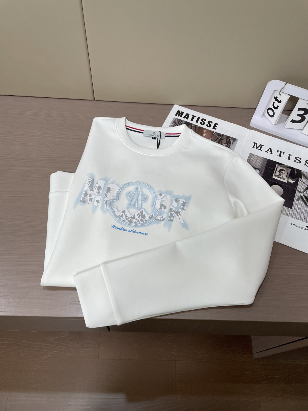 蒙口 圆领套头卫衣；经典套头男女同款，简约大气系列单品，低调奢华大气百搭款！卫衣选用客供100%高克重棉