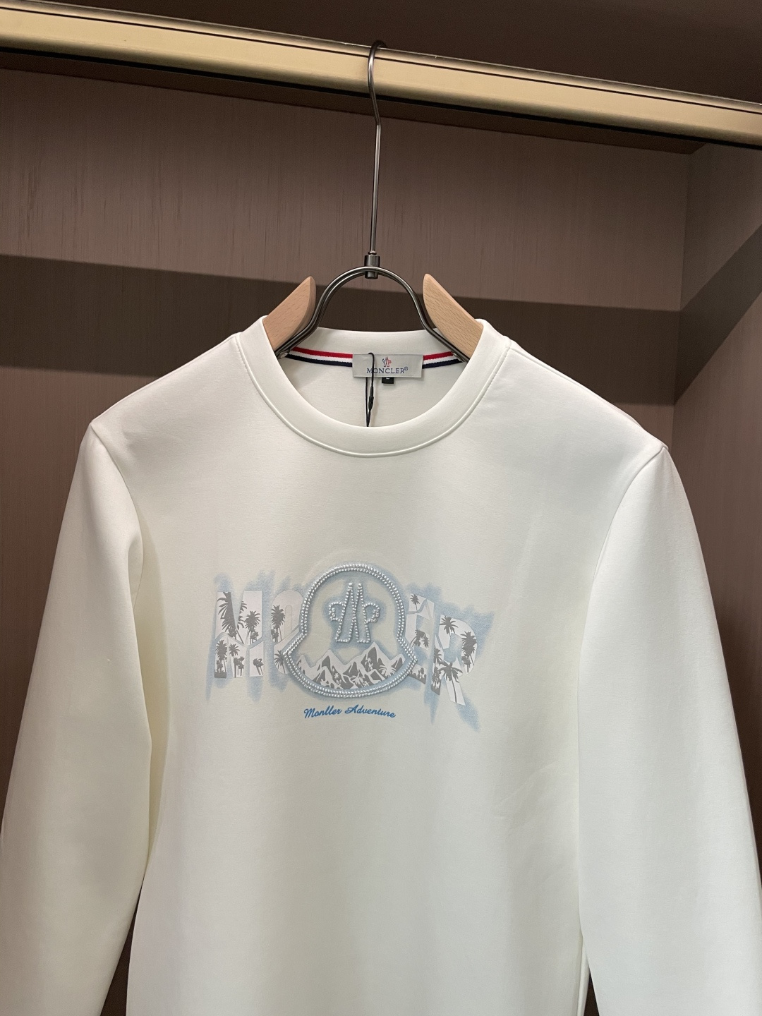 蒙口 圆领套头卫衣；经典套头男女同款，简约大气系列单品，低调奢华大气百搭款！卫衣选用客供100%高克重棉