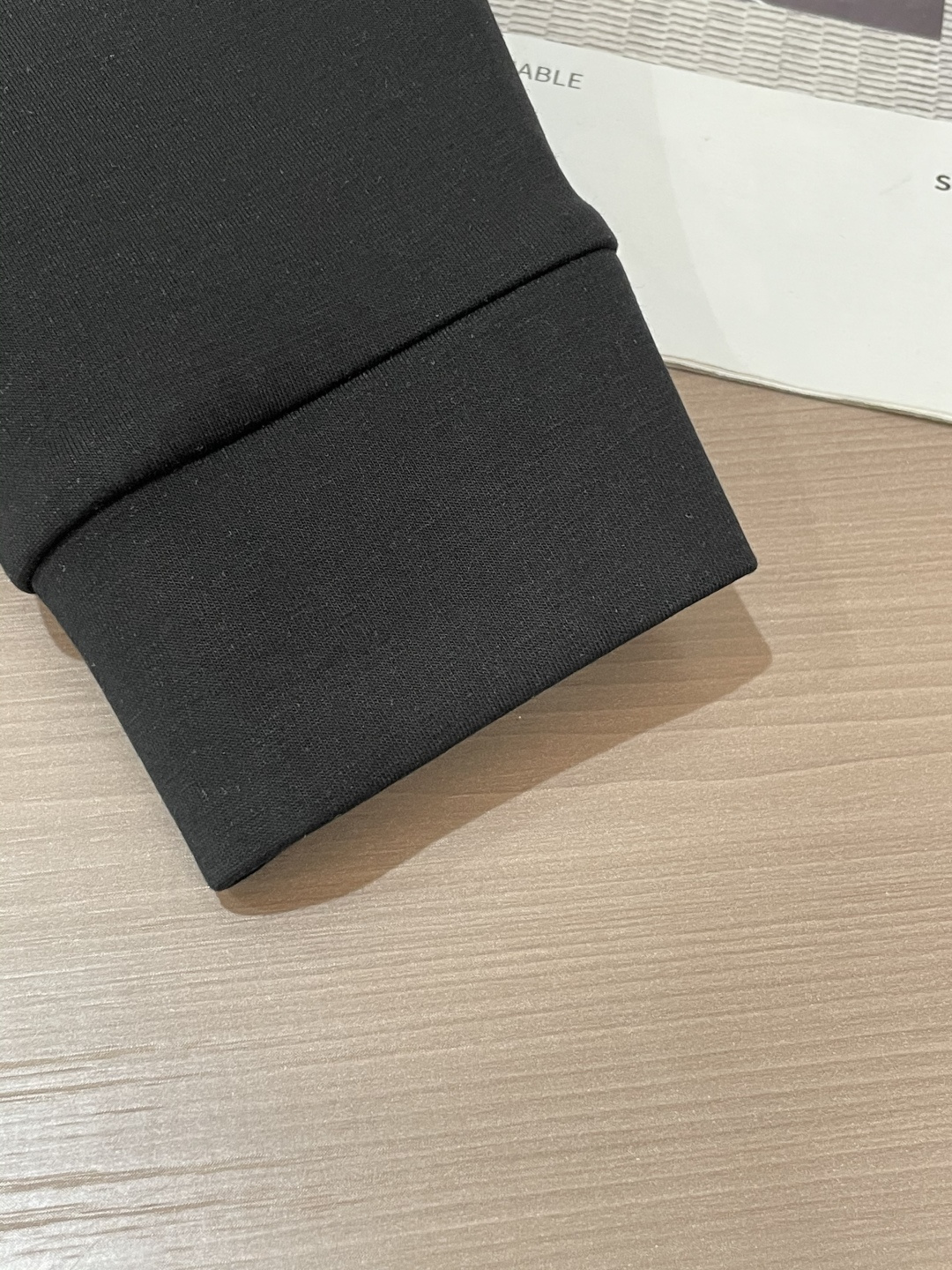 蒙口 圆领套头卫衣；经典套头男女同款，简约大气系列单品，低调奢华大气百搭款！卫衣选用客供100%高克重棉