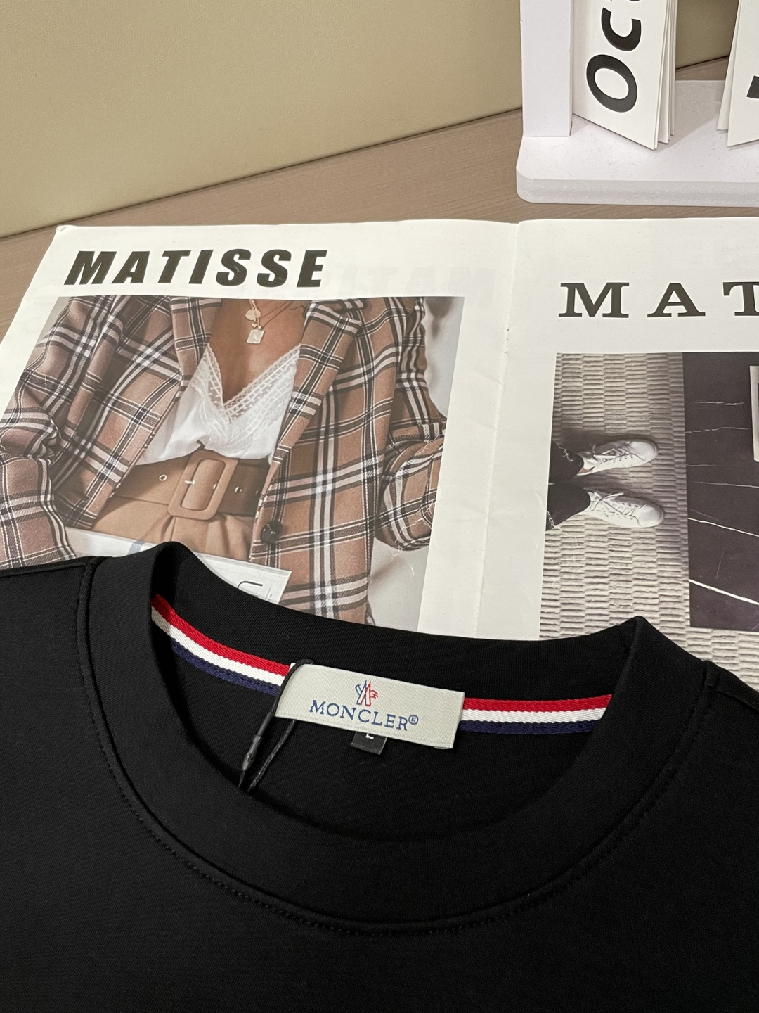 蒙口 圆领套头卫衣；经典套头男女同款，简约大气系列单品，低调奢华大气百搭款！卫衣选用客供100%高克重棉