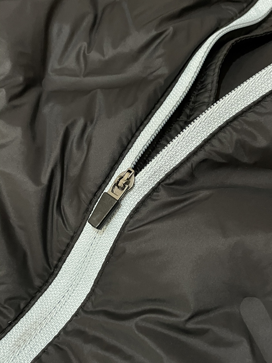 KAILAS（凯乐石）轻户外羽绒立领夹克 秋冬多场景款浅灰清透配色，视觉清爽不沉闷，轻徒步、城市通勤双场