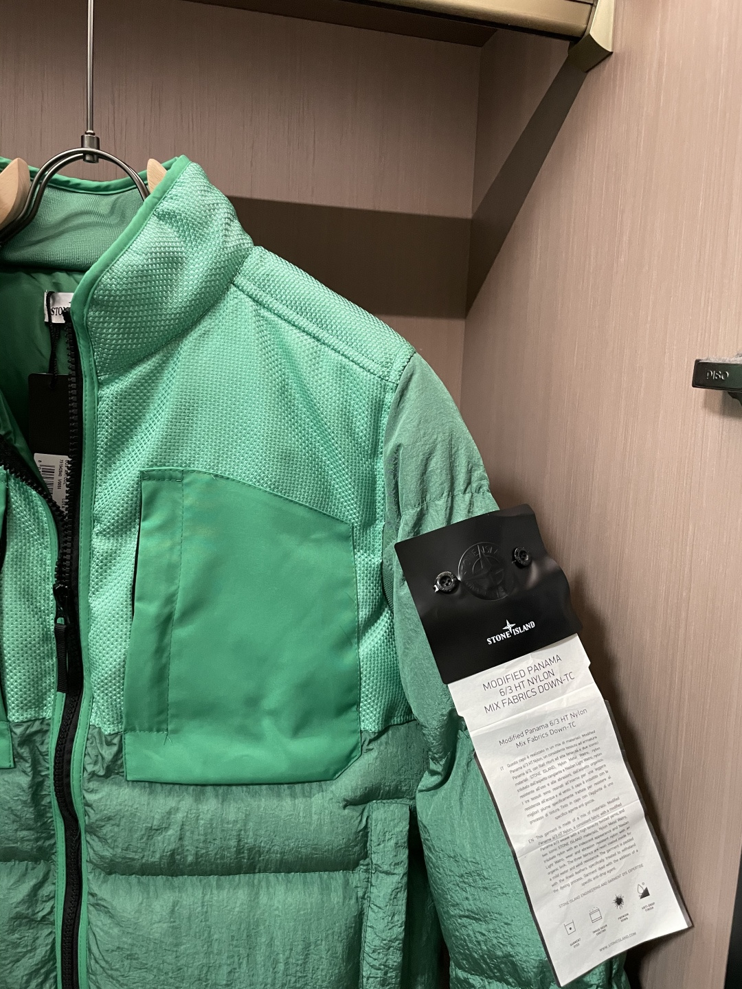 Stone Island（石头岛）拼接机能棉衣 街头潮人刚需款高饱和亮绿撞色拼接，自带吸睛属性，街头出街