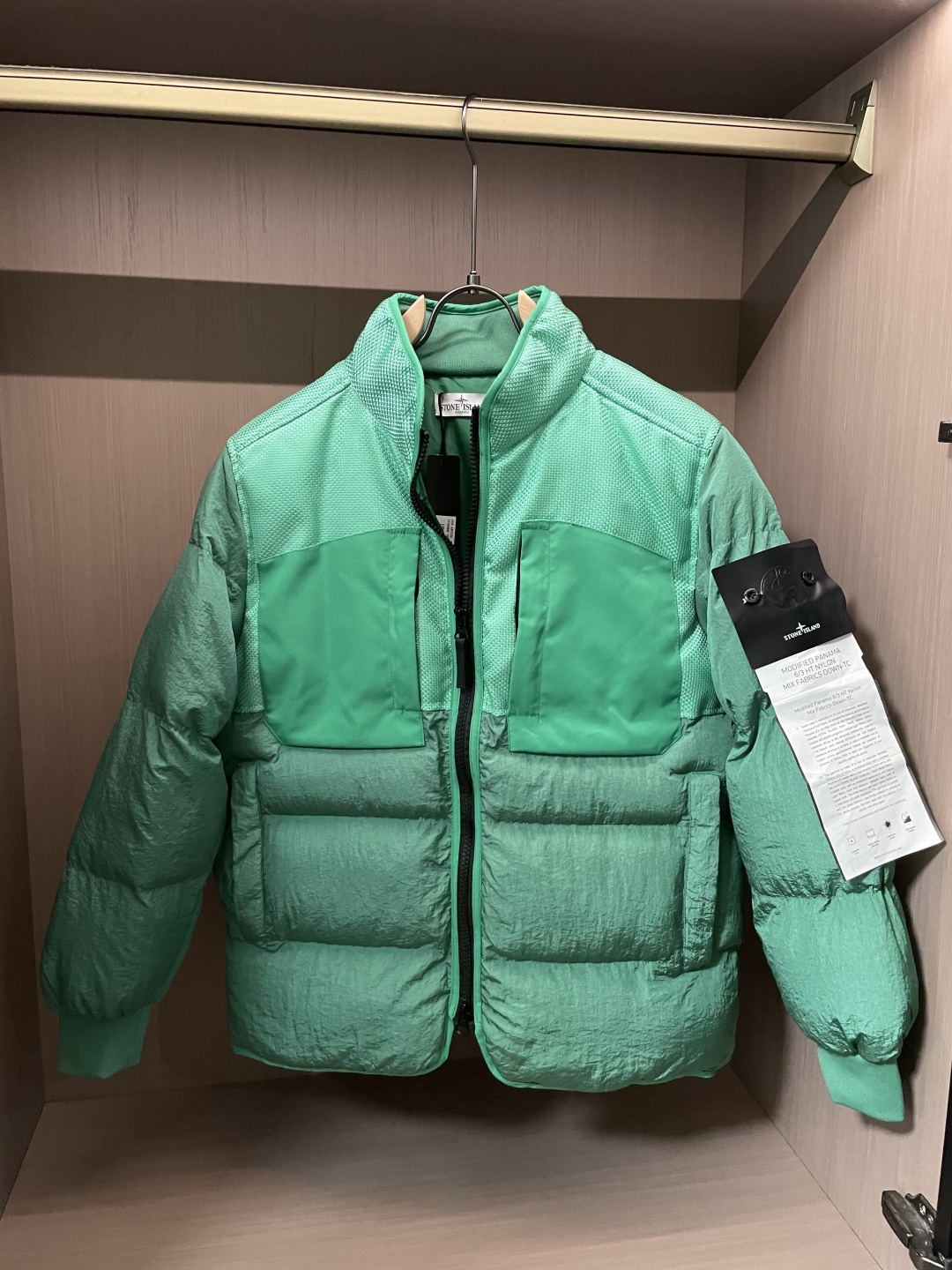 Stone Island（石头岛）拼接机能棉衣 街头潮人刚需款高饱和亮绿撞色拼接，自带吸睛属性，街头出街