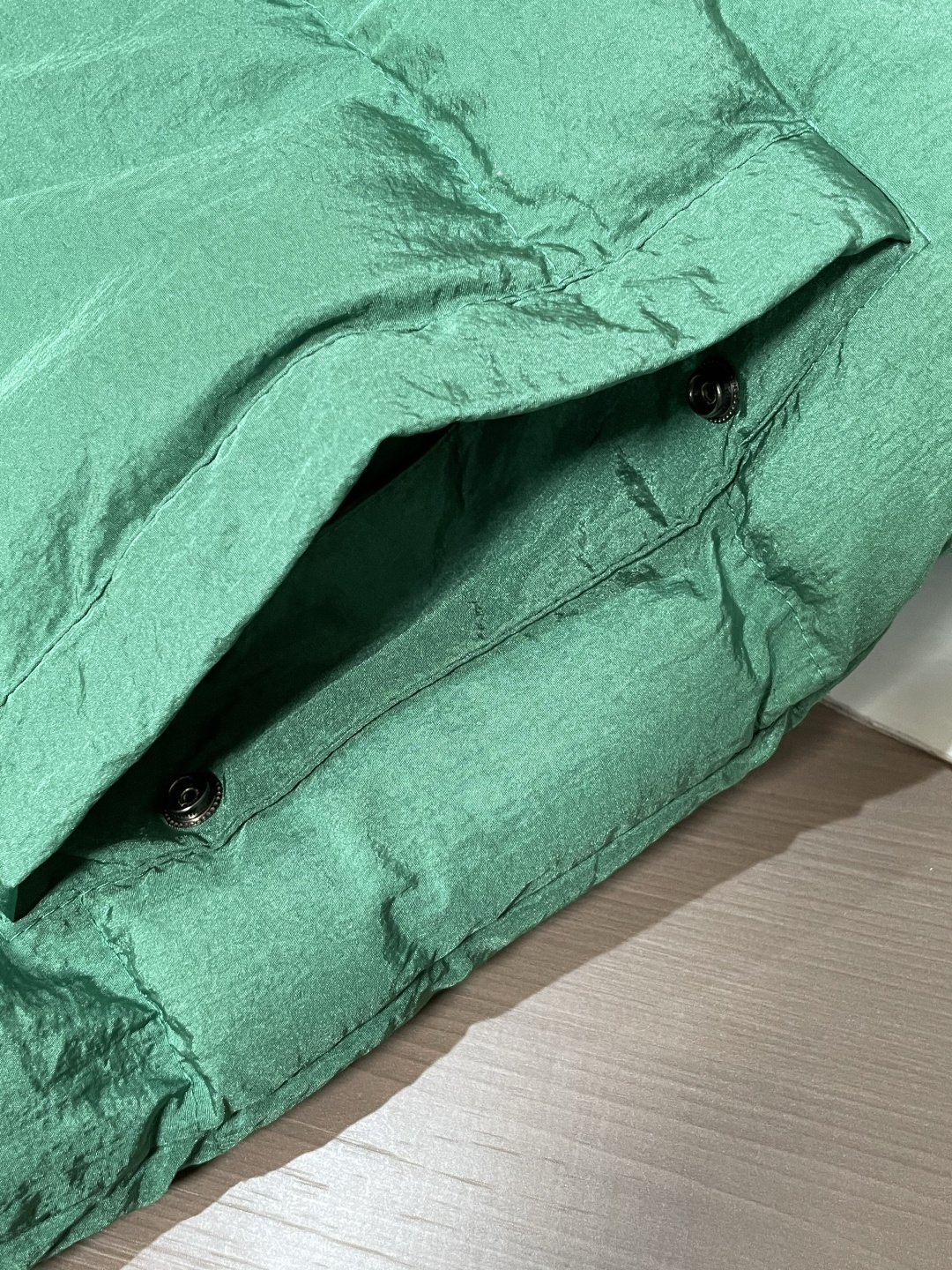 Stone Island（石头岛）拼接机能棉衣 街头潮人刚需款高饱和亮绿撞色拼接，自带吸睛属性，街头出街