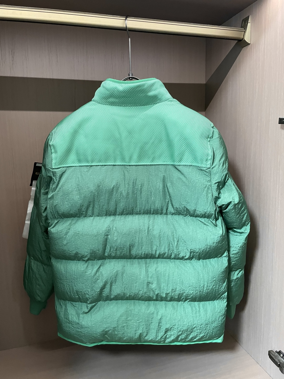 Stone Island（石头岛）拼接机能棉衣 街头潮人刚需款高饱和亮绿撞色拼接，自带吸睛属性，街头出街