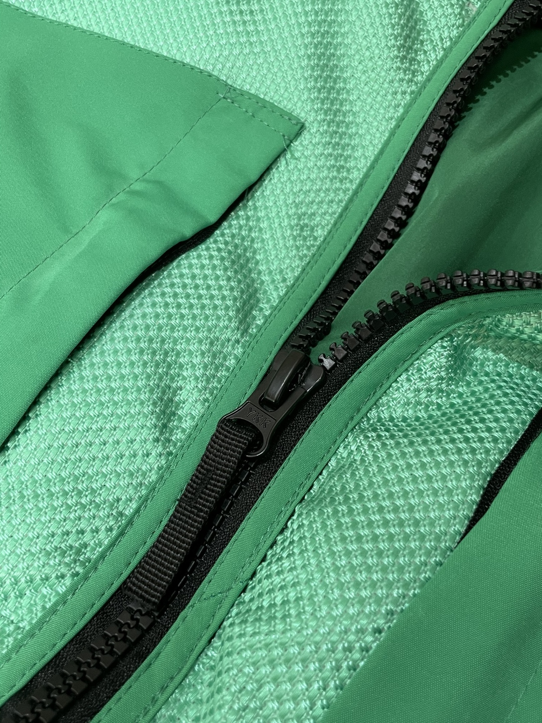 Stone Island（石头岛）拼接机能棉衣 街头潮人刚需款高饱和亮绿撞色拼接，自带吸睛属性，街头出街