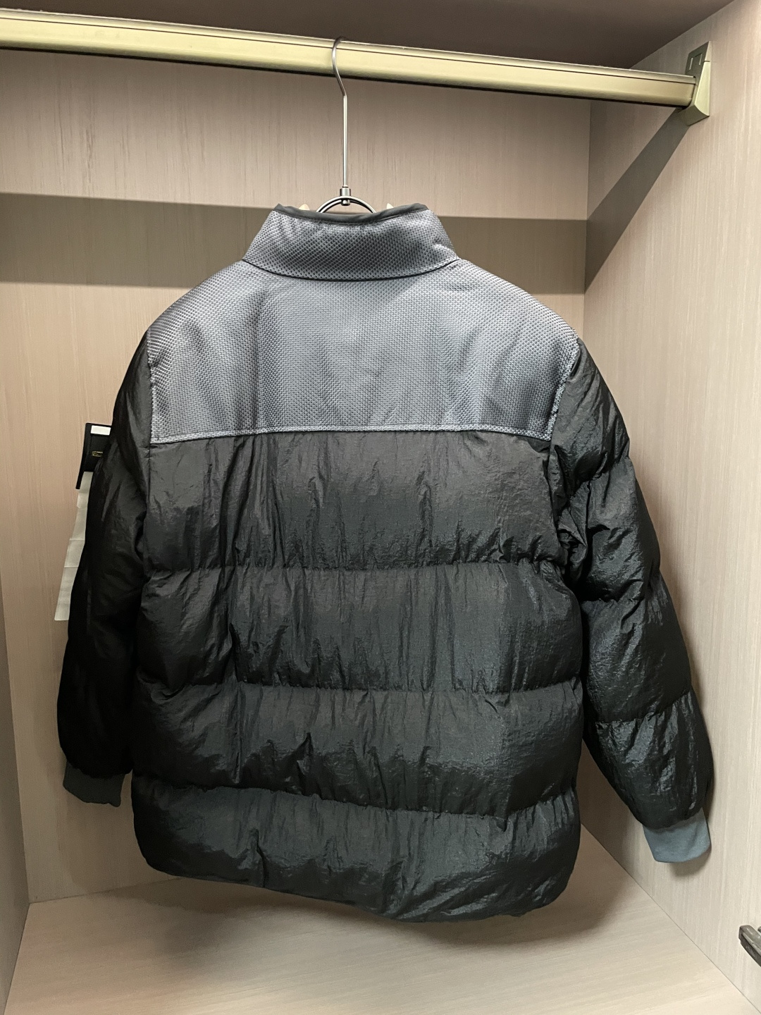 Stone Island（石头岛）拼接机能棉衣 街头潮人刚需款高饱和亮绿撞色拼接，自带吸睛属性，街头出街