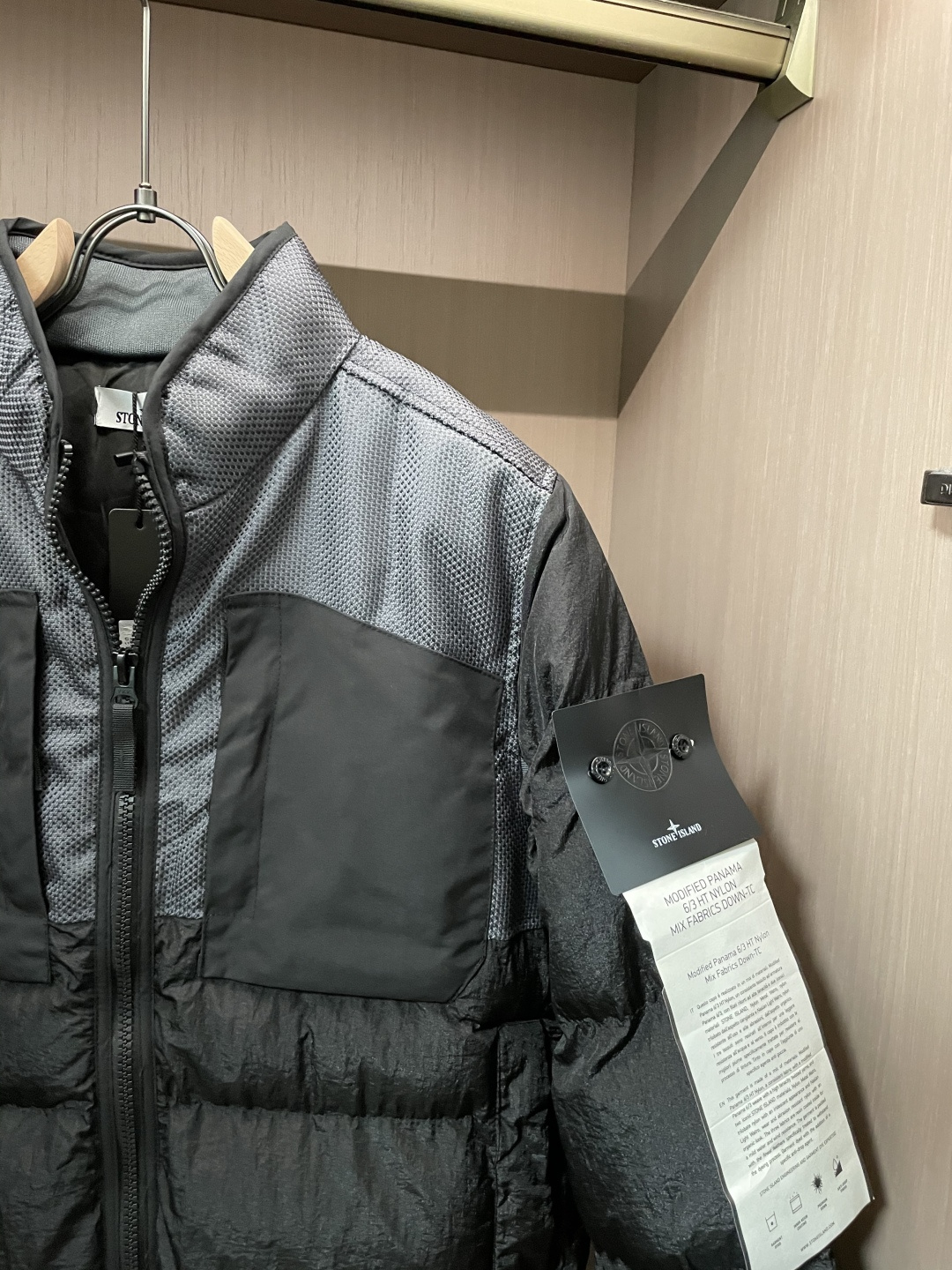 Stone Island（石头岛）拼接机能棉衣 街头潮人刚需款高饱和亮绿撞色拼接，自带吸睛属性，街头出街