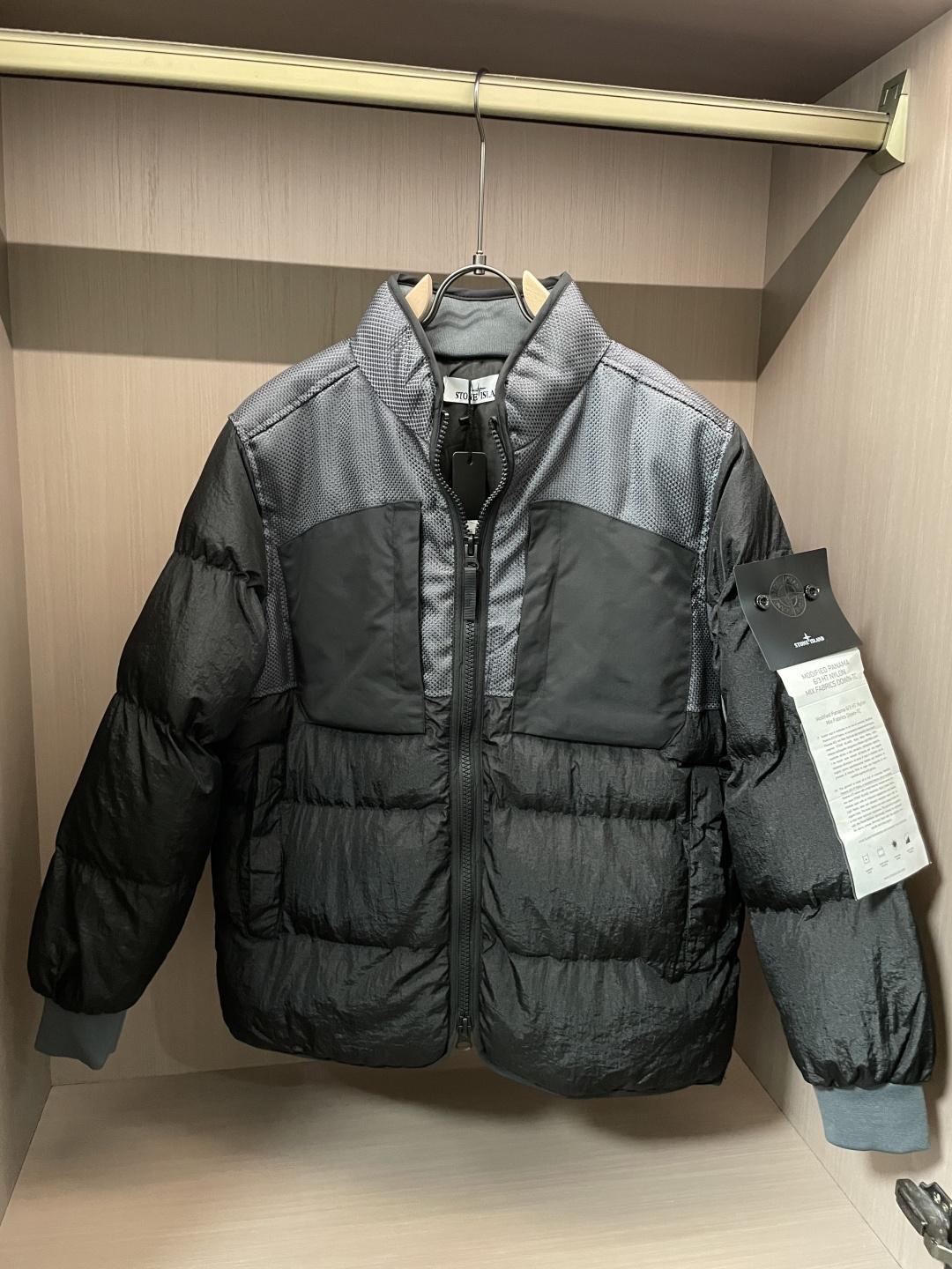 Stone Island（石头岛）拼接机能棉衣 街头潮人刚需款高饱和亮绿撞色拼接，自带吸睛属性，街头出街