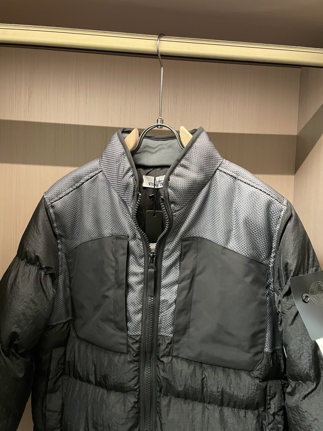 Stone Island（石头岛）拼接机能棉衣 街头潮人刚需款高饱和亮绿撞色拼接，自带吸睛属性，街头出街